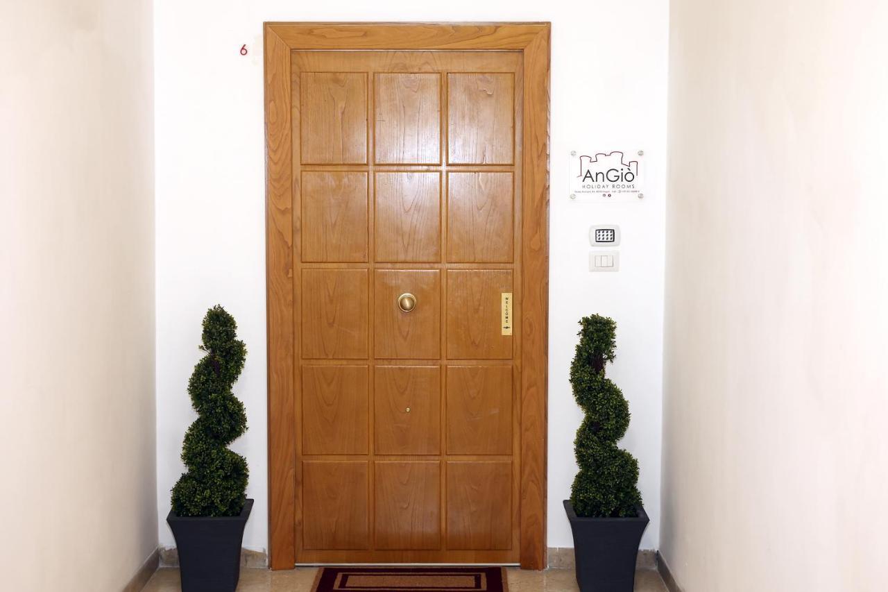 Angio Holiday Rooms 나폴리 외부 사진